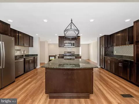19121 Dowden Cir, Poolesville, MD 20837 photo 12