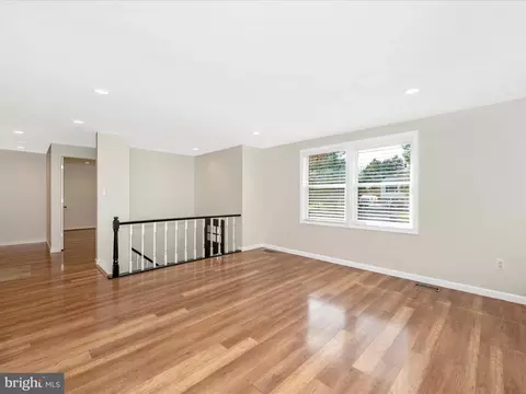 19121 Dowden Cir, Poolesville, MD 20837 photo 5