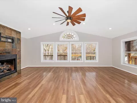 19121 Dowden Cir, Poolesville, MD 20837 photo 8