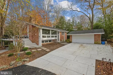 8324 Fenway Rd, Bethesda, MD 20817