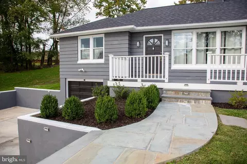 11005 Locust Dr, Damascus, MD 20872 photo 5