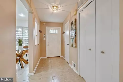 9048 Saffron Ln, Silver Spring, MD 20901 photo 4