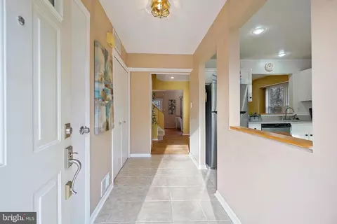 9048 Saffron Ln, Silver Spring, MD 20901 photo 3