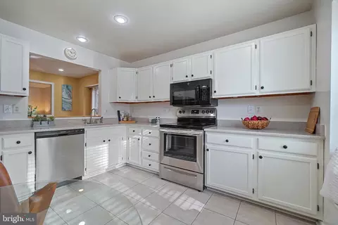 9048 Saffron Ln, Silver Spring, MD 20901 photo 8