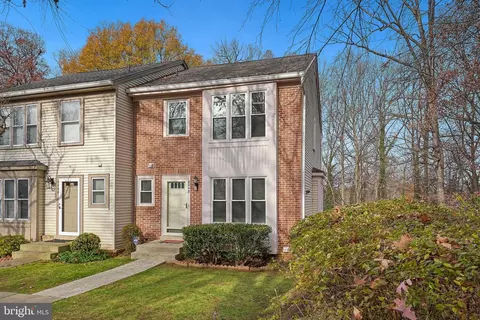 9048 Saffron Ln, Silver Spring, MD 20901 photo 2