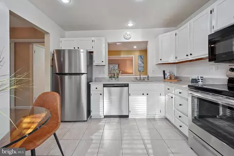 9048 Saffron Ln, Silver Spring, MD 20901 photo 7