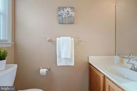 9048 Saffron Ln, Silver Spring, MD 20901 photo 5