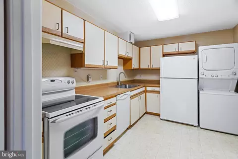 Kitchen - 15107 Interlachen Dr #2-316, Silver Spring, MD 20906 photo 1 of 2