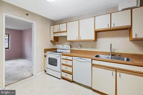 Kitchen - 15107 Interlachen Dr #2-316, Silver Spring, MD 20906 photo 2 of 2