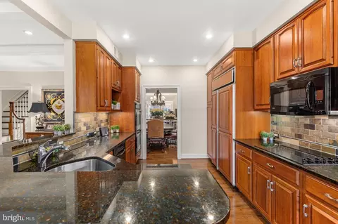 9475 Turnberry Dr, Potomac, MD 20854 photo 6