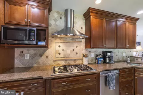 14916 Flintstone Ln, Silver Spring, MD 20905 photo 2
