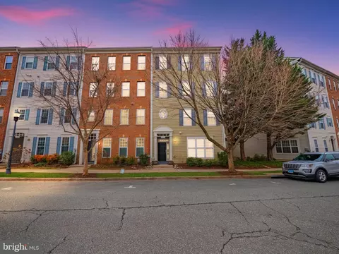 121 Chevy Chase St #A, Gaithersburg, MD 20878