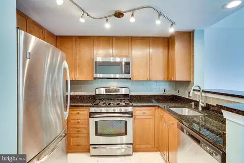 930 Wayne Ave #1002, Silver Spring, MD 20910 photo 11