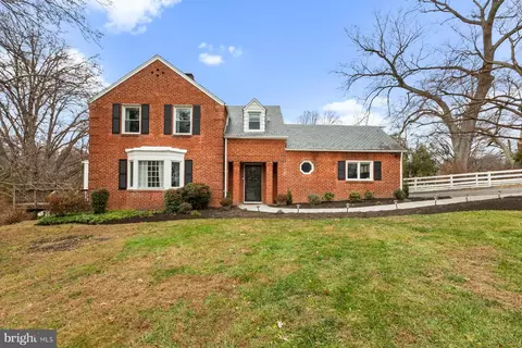 1700 Overlook Dr, Silver Spring, MD 20903
