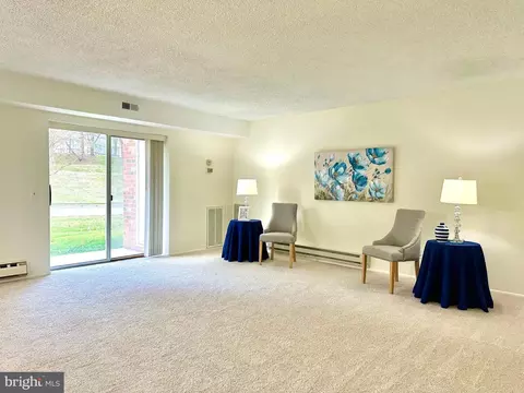 Living - 3511 Forest Edge Dr #17-1C, Silver Spring, MD 20906 photo 2 of 9