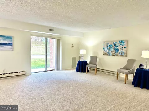 Living - 3511 Forest Edge Dr #17-1C, Silver Spring, MD 20906 photo 5 of 9