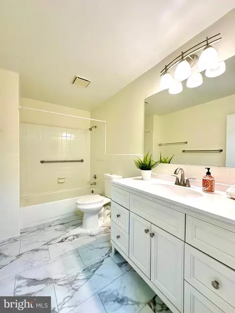 Bath - 3511 Forest Edge Dr #17-1C, Silver Spring, MD 20906 photo 6 of 6