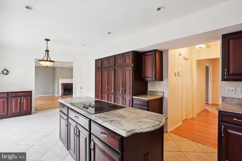 1728 Hutchinson Ln, Silver Spring, MD 20906 photo 6