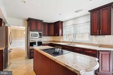 1728 Hutchinson Ln, Silver Spring, MD 20906 photo 4