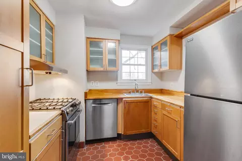 2225 Washington Ave #202, Silver Spring, MD 20910 photo 4