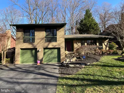 4 Arlive Ct, Potomac, MD 20854