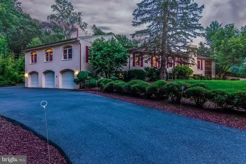 17936 Pond Rd, Ashton, MD 20861