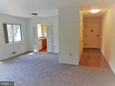 10620 Weymouth St #204, Bethesda, MD 20814