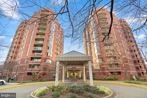 5800 Nicholson Ln #1-L05, Rockville, MD 20852