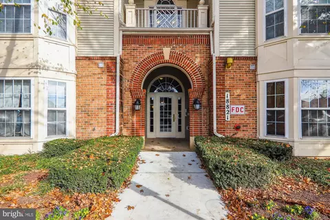 18821 Sparkling Water Dr #2-201, Germantown, MD 20874
