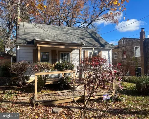 906 Wade Ave, Rockville, MD 20851