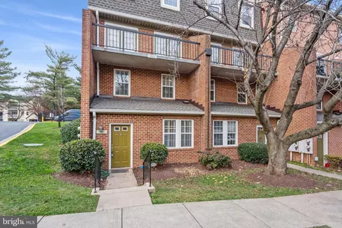 3813 Chesterwood Dr #3813, Silver Spring, MD 20906