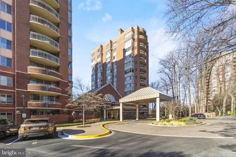 5802 Nicholson Ln #2-205, Rockville, MD 20852
