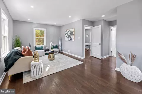 Living - 10803 Keller St, Silver Spring, MD 20902 photo 2 of 3