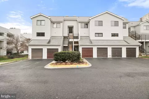 1631 Carriage House Ter #1631-C, Silver Spring, MD 20904