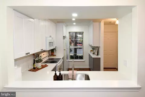 2016 Derby Ridge Ln #4-4, Silver Spring, MD 20910 photo 9