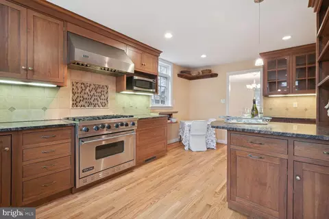 1003 Highland Dr, Silver Spring, MD 20910 photo 3