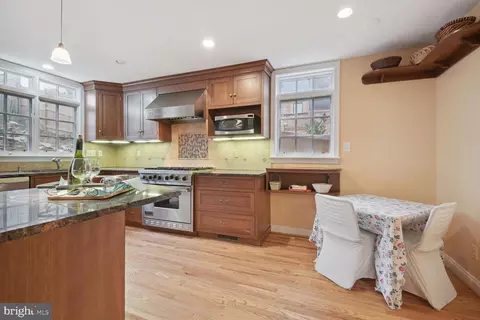1003 Highland Dr, Silver Spring, MD 20910 photo 4