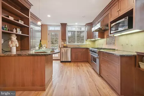 1003 Highland Dr, Silver Spring, MD 20910 photo 2