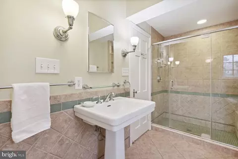1003 Highland Dr, Silver Spring, MD 20910 photo 17