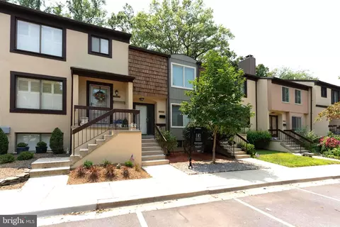 10606 Muirfield Dr, Potomac, MD 20854