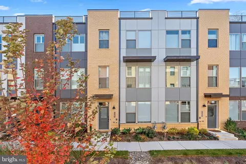 5010 Oakmoore Dr, Rockville, MD 20852