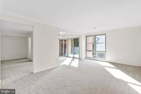 2204 Greenery Ln #301-21, Silver Spring, MD 20906 photo 2