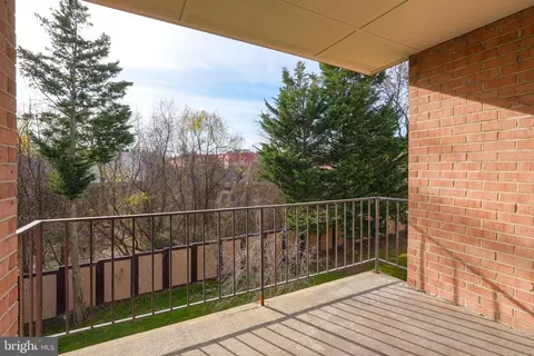 2204 Greenery Ln #301-21, Silver Spring, MD 20906 photo 8