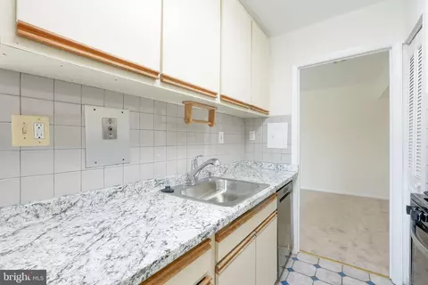 2204 Greenery Ln #301-21, Silver Spring, MD 20906 photo 11