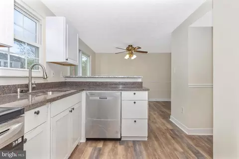 Kitchen - 3705 Castle Ter #123-16, Silver Spring, MD 20904 photo 6 of 14