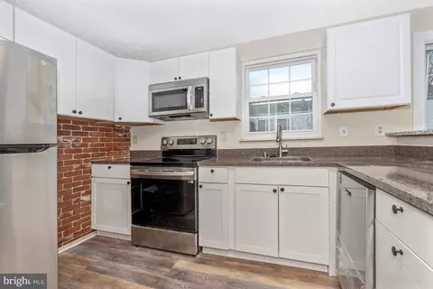 Kitchen - 3705 Castle Ter #123-16, Silver Spring, MD 20904 photo 3 of 14