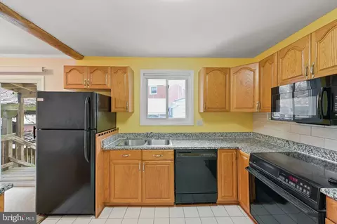 Kitchen - 4205 Havard St, Silver Spring, MD 20906 photo 4 of 11