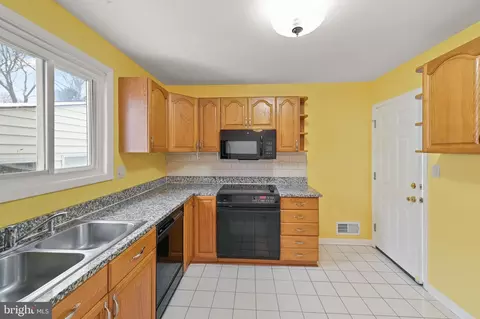 Kitchen - 4205 Havard St, Silver Spring, MD 20906 photo 2 of 11