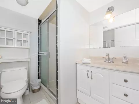 Bath - 744 Silver Spring Ave, Silver Spring, MD 20910 photo 2 of 5