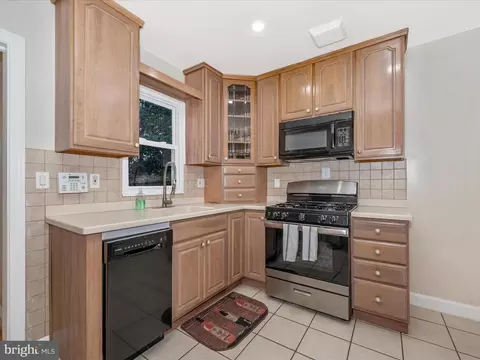Kitchen - 744 Silver Spring Ave, Silver Spring, MD 20910 photo 4 of 8